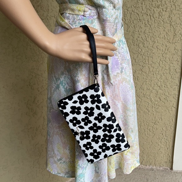 Kate Spade Darcy Clutch wallet wristlet graphic multi - Picture 13 of 16
